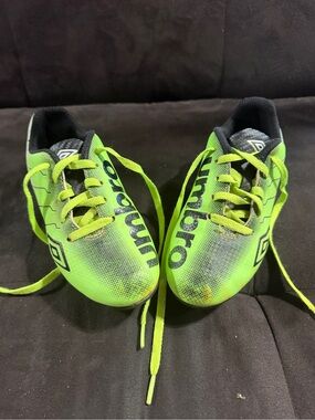Umbro Kids' Neon Green Soccer Cleats